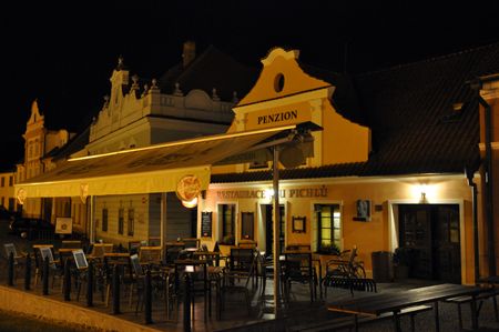 Vážení přátelé, kamarádi, návštěvníci, turisté a lázeňští hosté,